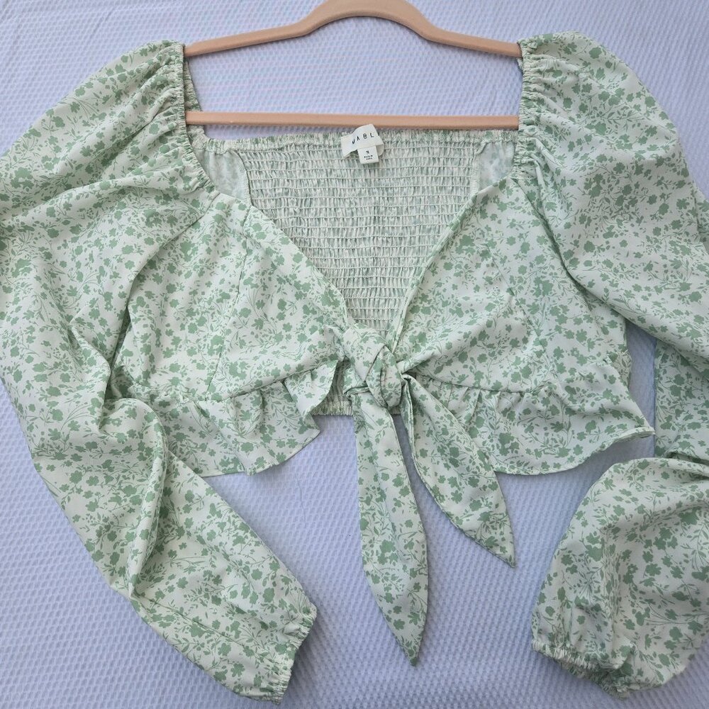 Long sleeve crop. Size Medium